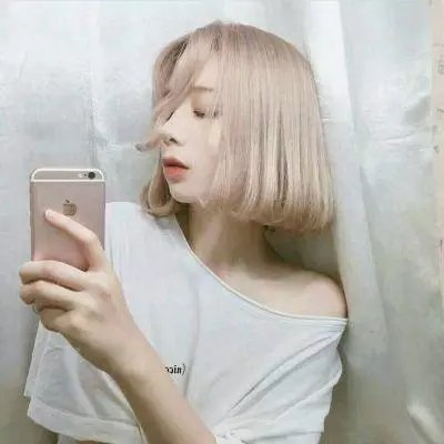 捷运上的女孩